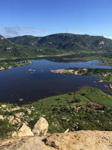 Linda propriedade às margens do Açude Gargalheiras