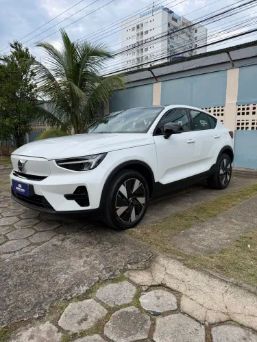 Volvo EC40 Plus P6 (elétrico) 2025