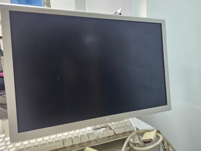 Monitor Apple Cinema HD Display 23? A1082 - 1920x1200 DVI - Com fonte