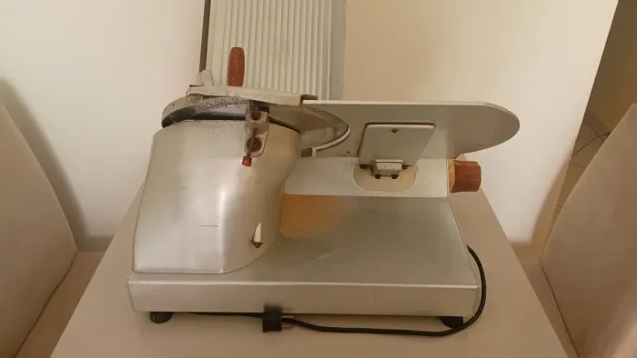Máquina de cortar frios filizola