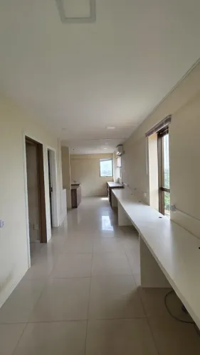 Sala Comercial no Edifício Metropolitan - Pronta para uso Calhau