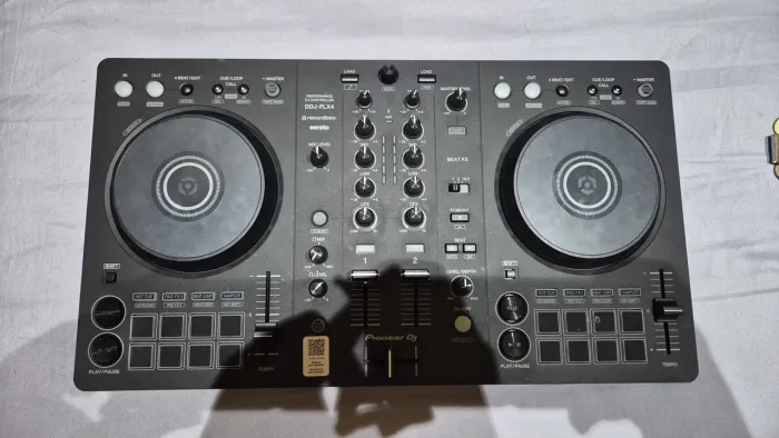 DDJ - FLX4 PIONEER DJ + HARD CASE
