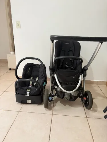 Carrinhos e bebê conforto