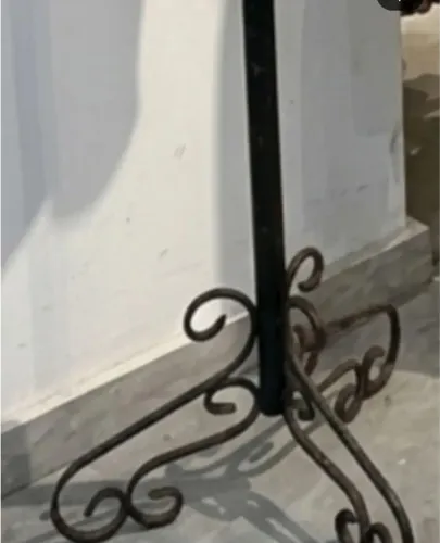Suporte retrô vintage de ferro p segurar manequim 1'64 