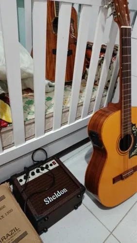 Vende-se violão e caixa de som 500
