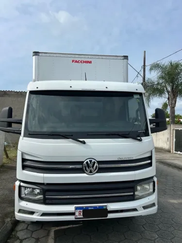 VENDE-SE VW 11.180 DELIVRE 2022
