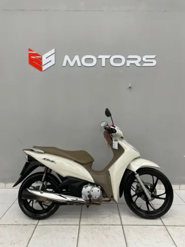 Linda!! Biz Ex 125 2023 Financiamento até 48X // cartões até 24X