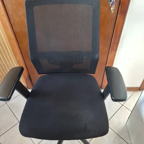 cadeira ergonômica de escritório com apoio lombar duplo