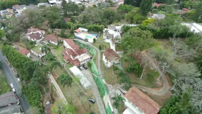 Pousada de Luxo à Venda em Petrópolis-RJ, Bairro Nogueira - 13 Quartos, 13 Suítes, 4 Salas
