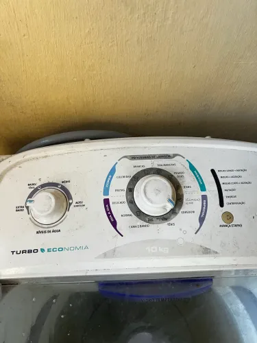 Máquina de lavar com defeito.