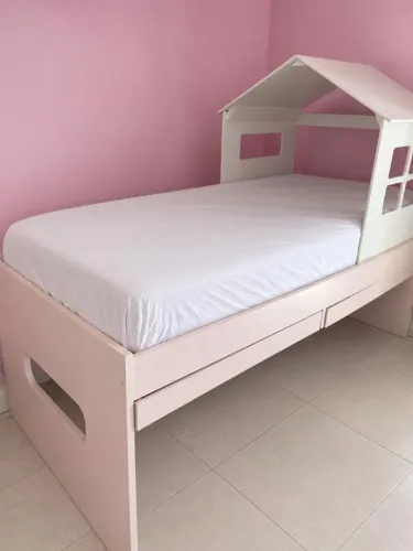 Cama infantil rosa (casinha)