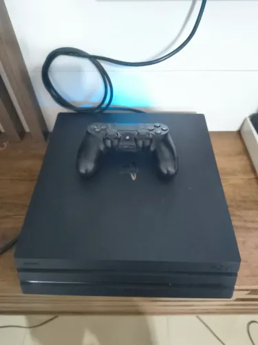 PS4 PRO 1 TB com Controle