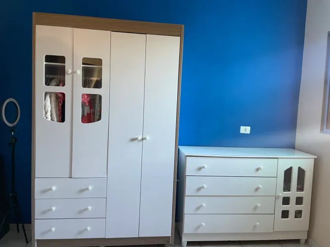 Guarda roupa enfantil e comoda