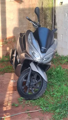 Vendo moto pcx 150 , IPVA 2026 pago.