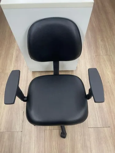 Cadeira de escritório giratória Regulável.