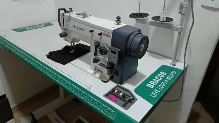 Vendo máquina de costura Industrial nova.