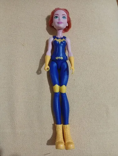 Boneca para menina super Guel com o cabelo cortado vai como está nas fotos.