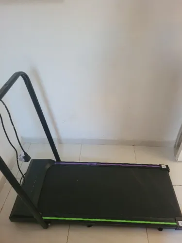 Esteira ergométrica em perfeito estado.