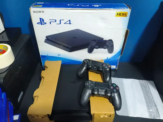 Ps4 slim com 2 controles, ACEITO cartão com juros .