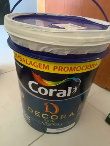 Tinta coral acetinado branco