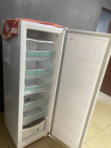Freezer vertical 121 Litros