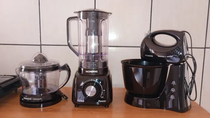Conjunto de batedeira liquidificador e espremedor de frutas 