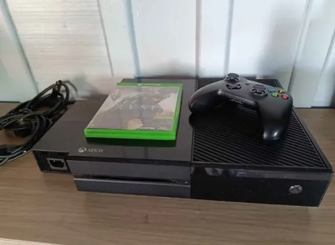 Xbox One Fat com controle e jogo