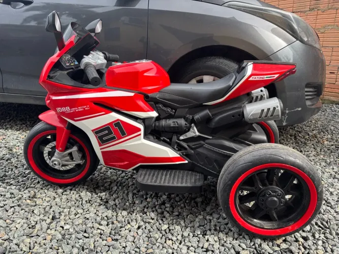 Moto elétrica infantil