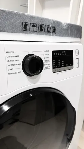 Vende-se máquina de lavar em excelente estado, moderna e super econômica!