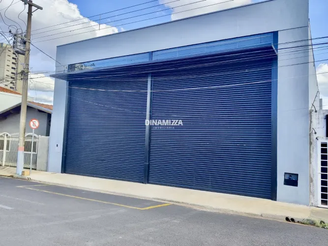 Excelente de galpão de 384m² para locação no Mercês próximo ao Guarato.