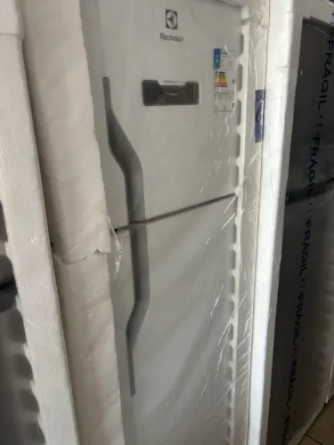 Geladeira Electrolux de 310L Frost free duplex nova na caixa