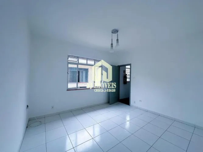 Alugo apartamento amplo com 2 dormitórios no Boqueirão em Santos-SP