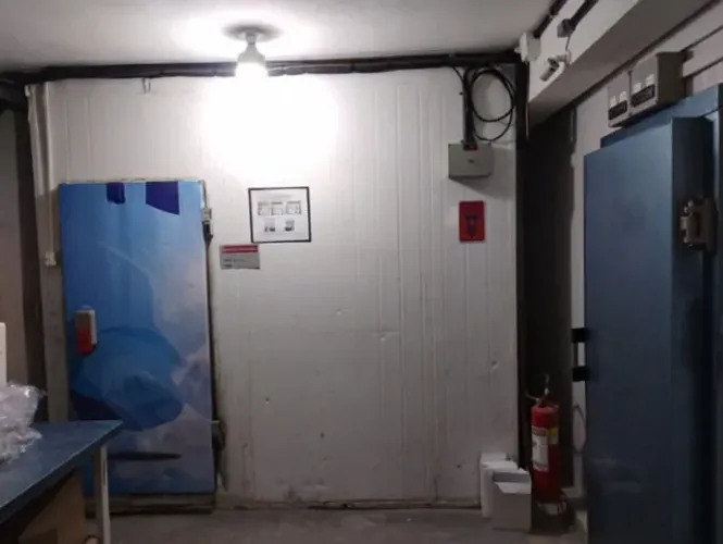2 câmaras frigoríficas resfriados completas com refrigeração e estantes