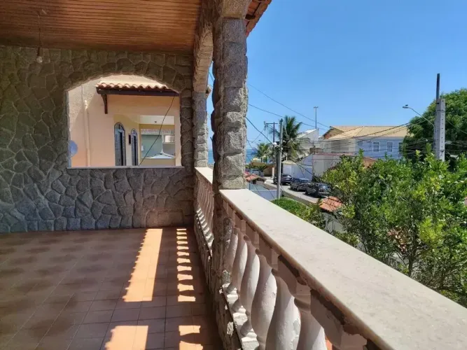 BS IMOBILIÁRIA VENDE ! Casa duplex situada em Piratininga.