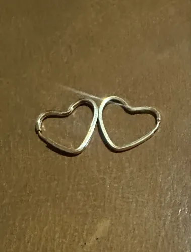 Brinco de coração em ouro