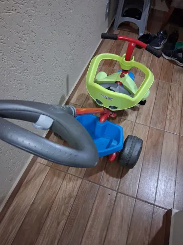 Triciclos infantil , está guardado vende-se 75 entrego terminais Boqueirão, Carmo e Hauer