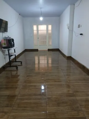 Vende. Se. Uma. Casa.  . 