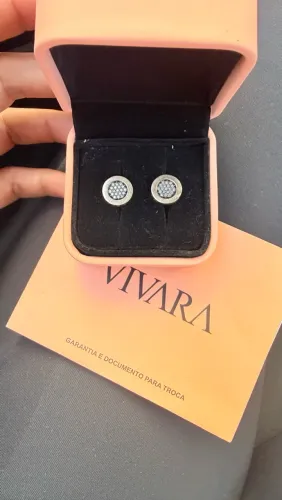 Brinco V Love Ouro Branco 18K com Diamantes Brown