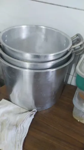 Vendo caldeirões grandes 10L, 15L, 20L e 30L