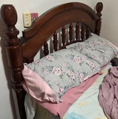 Cama de madeira - sem colchão