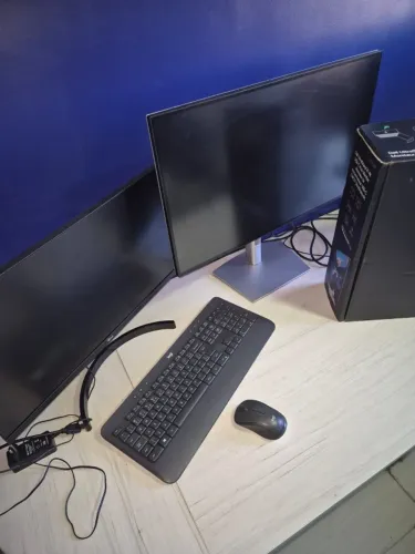 Kit Home Office Premium: Dell UltraSharp U2723QE 27" 4K + LG 24ML600M-B + Logitech MK540 +
