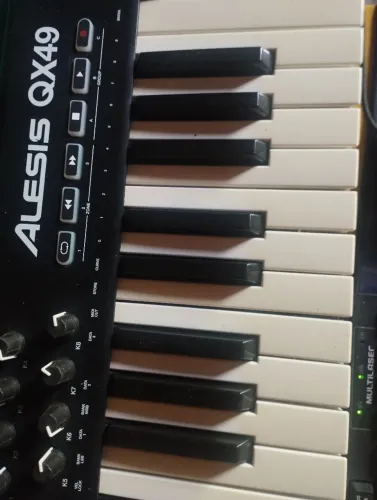 Controlador Midi alesis QX49