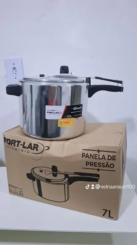 Panela de pressão 7 litros por 130,00 reais