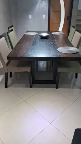 Mesa de jantar com 6 cadeiras