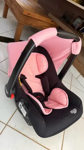 Vendo carrinho e bebê conforto