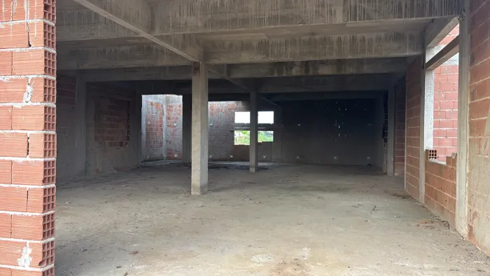 Obra bem localizada em jacarandá Marataízes