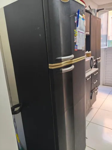 Geladeira e máquina - retirada de peças