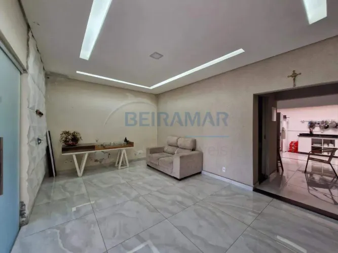 Casa de 4 quartos, 2 Suites e 4 Vagas de Garagem À Venda - Ceilândia Sul