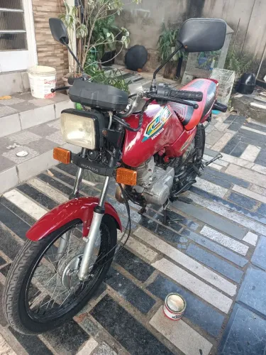 Vendo Titan 99 muito conservada 