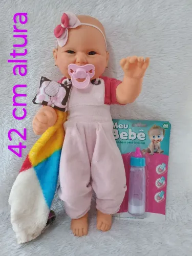 Boneca grande sorridente 42 cm inteira de  borracha com acessórios  